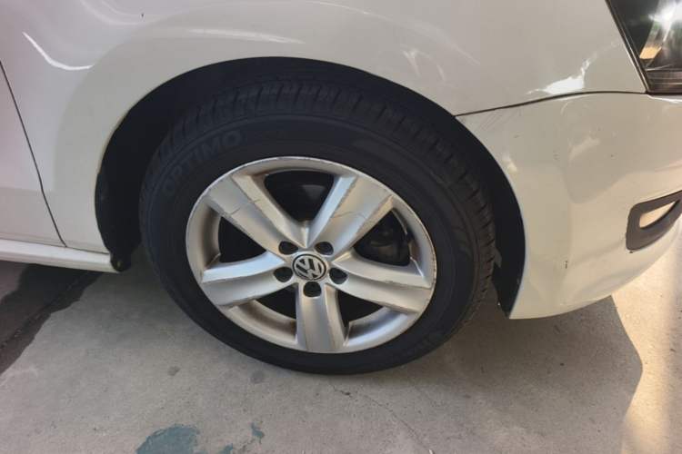 Used Volkswagen Polo 2011 1.6L Automatic ZhiShang Version Right Front Wheel Hub