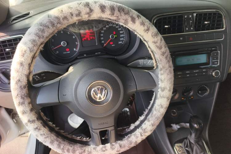 Used Volkswagen Polo 2011 1.6L Automatic ZhiShang Version Steering Wheel