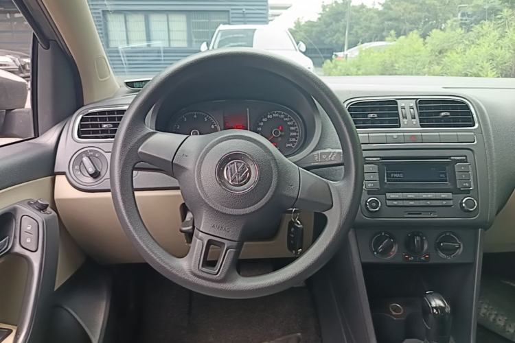 Used Volkswagen Polo 2011 1.6L Automatic ZhiShang Version Steering Wheel