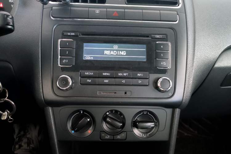 Used Volkswagen Polo 2011 1.4L Automatic ZhiShang Version Audio And AC Panel