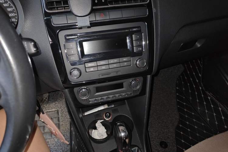 Used Volkswagen Polo 2011 1.4L Automatic ZhiCool Edition Audio And AC Panel