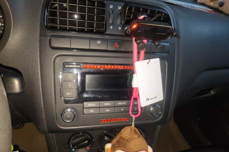 Used Volkswagen Polo 2011 1.4L Manual ZhiLe Edition Audio And AC Panel