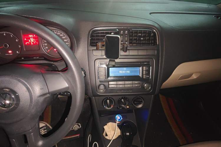 Used Volkswagen Polo 2011 1.6L Automatic ZhiShang Version Audio And AC Panel
