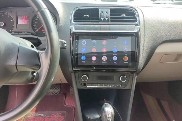 Used Volkswagen Polo 2011 1.6L Automatic ZhiKu Edition Audio And AC Panel