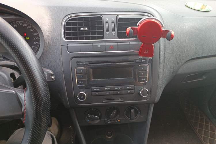 Used Volkswagen Polo 2011 1.6L Automatic ZhiShang Version Audio And AC Panel