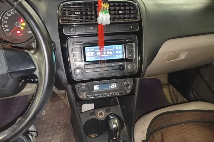 Used Volkswagen Polo 2011 1.4L Automatic ZhiCool Edition Audio And AC Panel