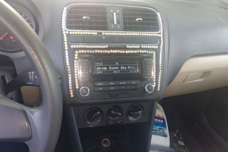 Used Volkswagen Polo 2011 1.6L Manual ZhiShang Edition Audio And AC Panel