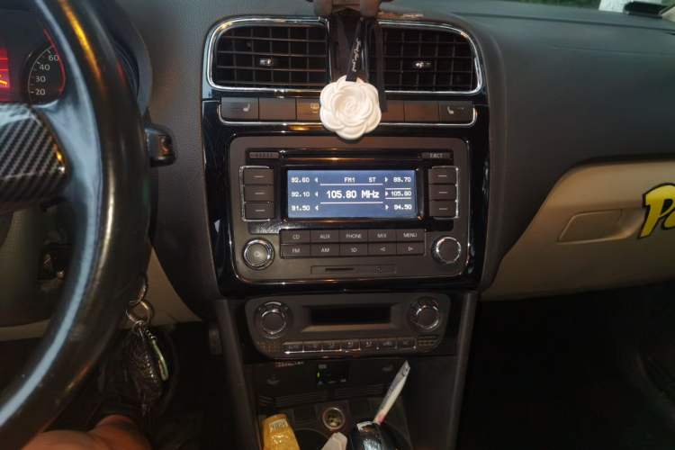 Used Volkswagen Polo 2011 1.4L Automatic ZhiShang Version Audio And AC Panel