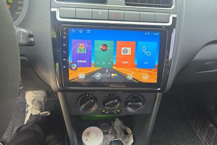 Used Volkswagen Polo 2011 1.6L Automatic ZhiShang Version Audio And AC Panel