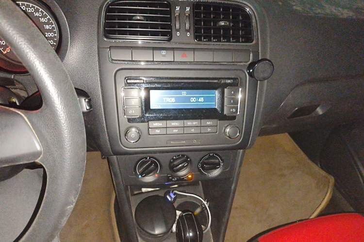 Used Volkswagen Polo 2011 1.4L Automatic ZhiShang Version Audio And AC Panel