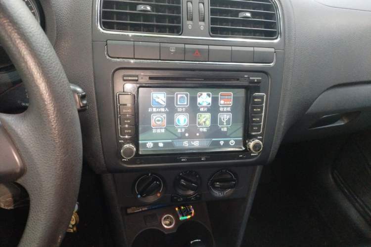 Used Volkswagen Polo 2011 1.6L Automatic ZhiShang Version Audio And AC Panel
