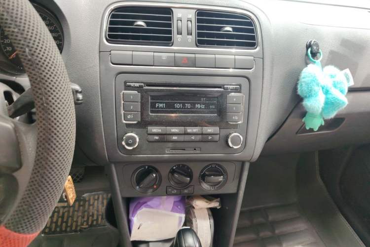 Used Volkswagen Polo 2011 1.6L Automatic ZhiShang Version Audio And AC Panel