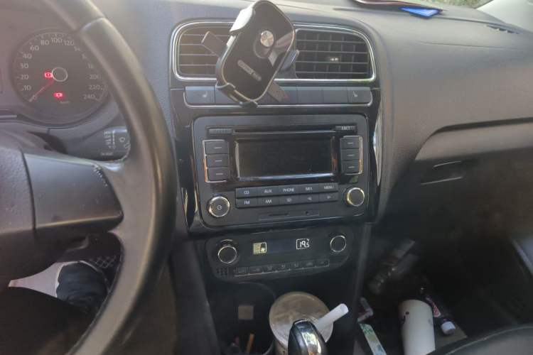 Used Volkswagen Polo 2011 1.4L Automatic ZhiCool Edition Audio And AC Panel