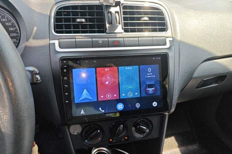 Used Volkswagen Polo 2011 1.6L Automatic ZhiShang Version Audio And AC Panel