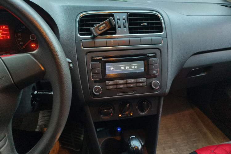 Used Volkswagen Polo 2011 1.6L Automatic ZhiShang Version Audio And AC Panel