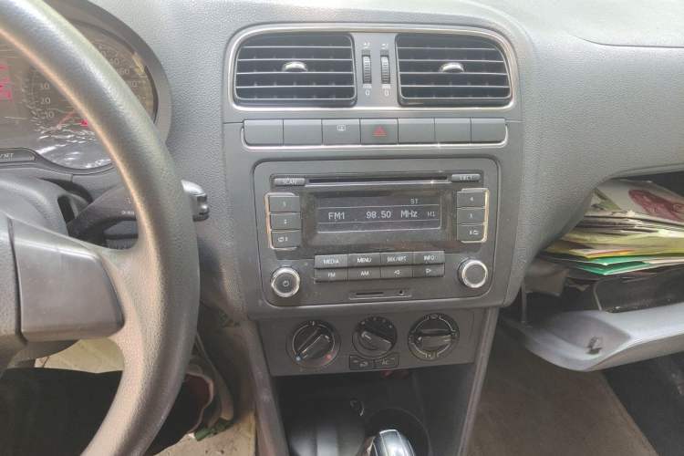 Used Volkswagen Polo 2011 1.6L Automatic ZhiShang Version Audio And AC Panel