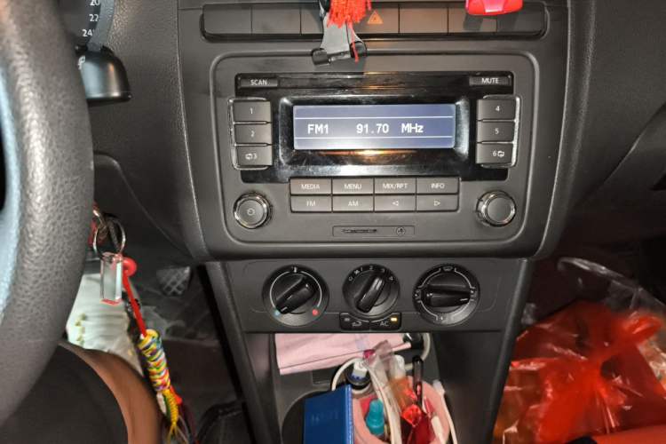 Used Volkswagen Polo 2011 1.4L Manual ZhiLe Edition Audio And AC Panel