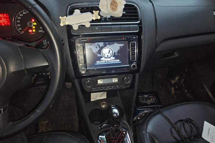 Used Volkswagen Polo 2011 1.4L Automatic ZhiCool Edition Audio And AC Panel