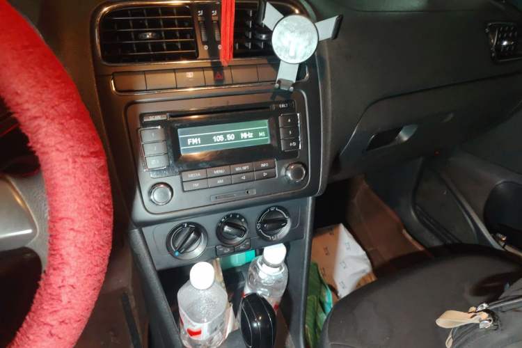 Used Volkswagen Polo 2011 1.6L Automatic ZhiShang Version Audio And AC Panel