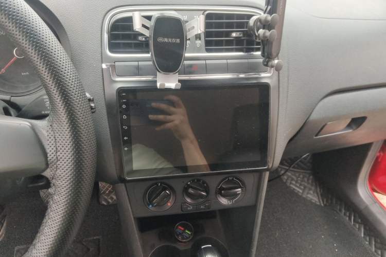 Used Volkswagen Polo 2011 1.6L Automatic ZhiShang Version Audio And AC Panel