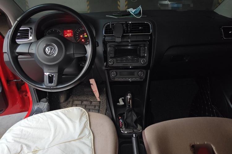 Used Volkswagen Polo 2011 1.4L Automatic ZhiCool Edition Center Console