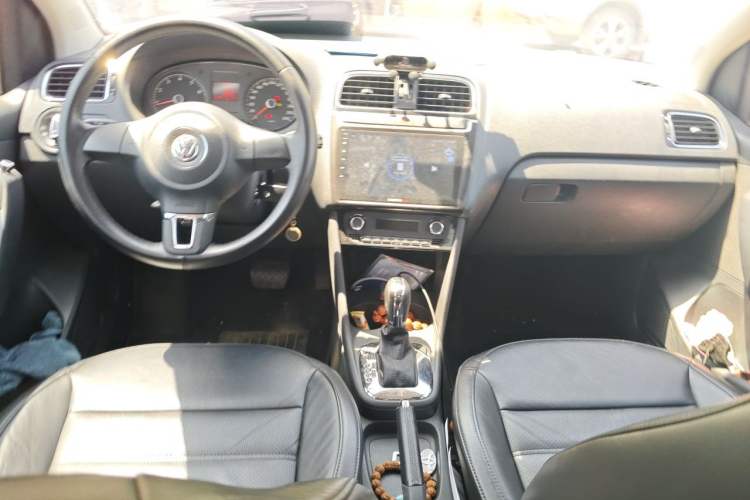 Used Volkswagen Polo 2011 1.6L Automatic ZhiKu Edition Center Console