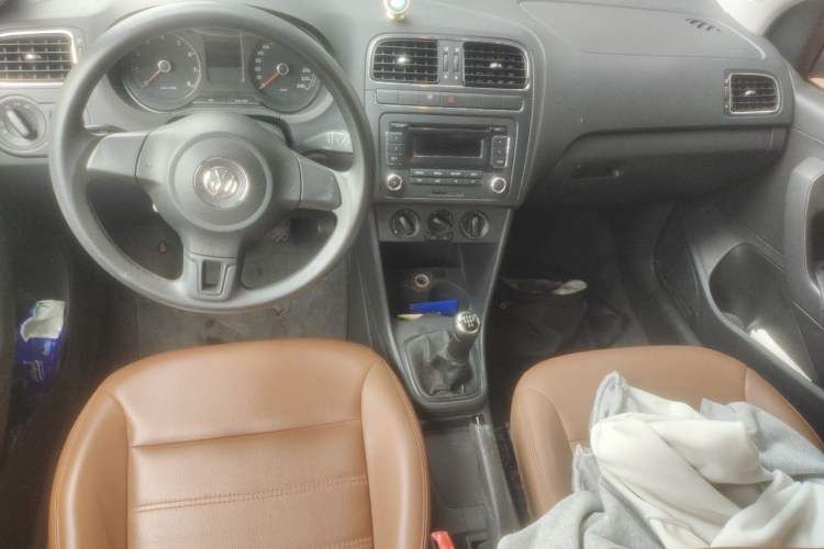 Used Volkswagen Polo 2011 1.4L Manual ZhiShang Edition Center Console
