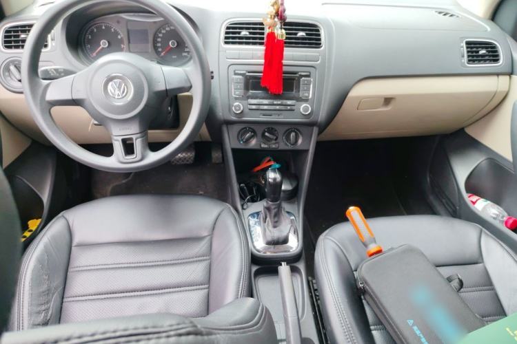Used Volkswagen Polo 2011 1.6L Automatic ZhiShang Version Center Console