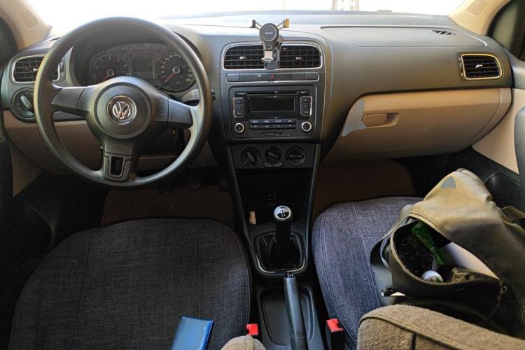 Used Volkswagen Polo 2011 1.4L Manual ZhiLe Edition Center Console