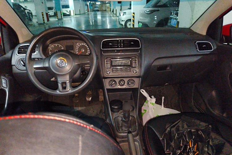 Used Volkswagen Polo 2011 1.6L Manual ZhiShang Edition Center Console