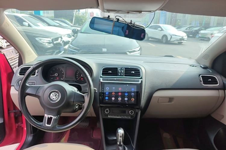Used Volkswagen Polo 2011 1.6L Automatic ZhiKu Edition Center Console