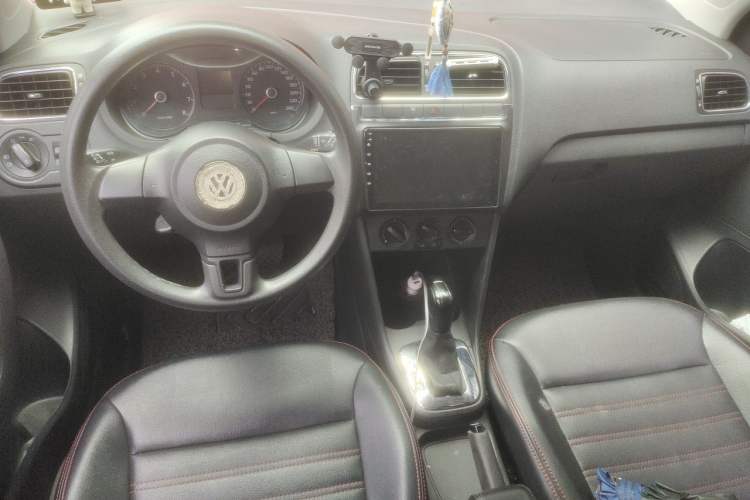 Used Volkswagen Polo 2011 1.4L Automatic ZhiShang Version Center Console