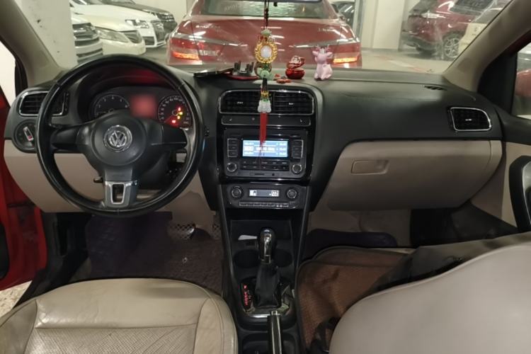 Used Volkswagen Polo 2011 1.4L Automatic ZhiCool Edition Center Console