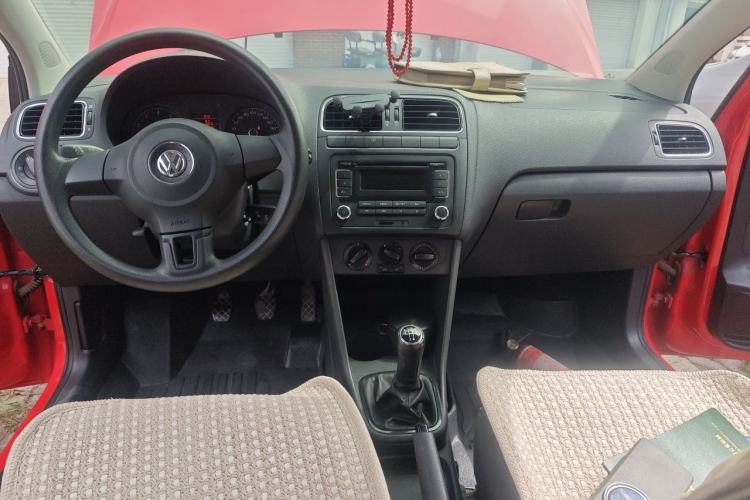 Used Volkswagen Polo 2011 1.4L Manual ZhiShang Edition Center Console