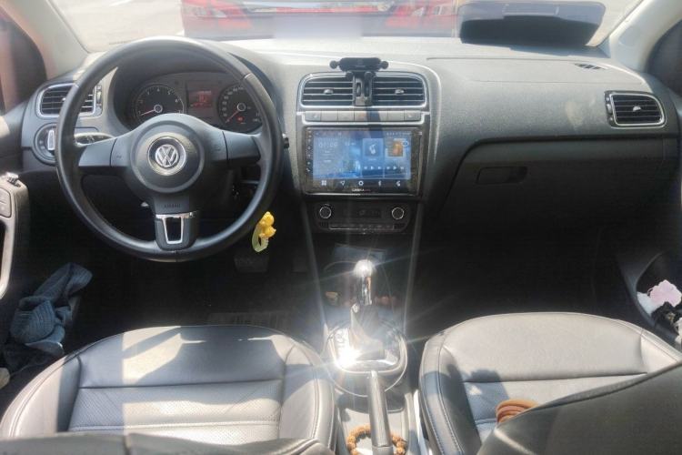 Used Volkswagen Polo 2011 1.6L Automatic ZhiKu Edition Center Console