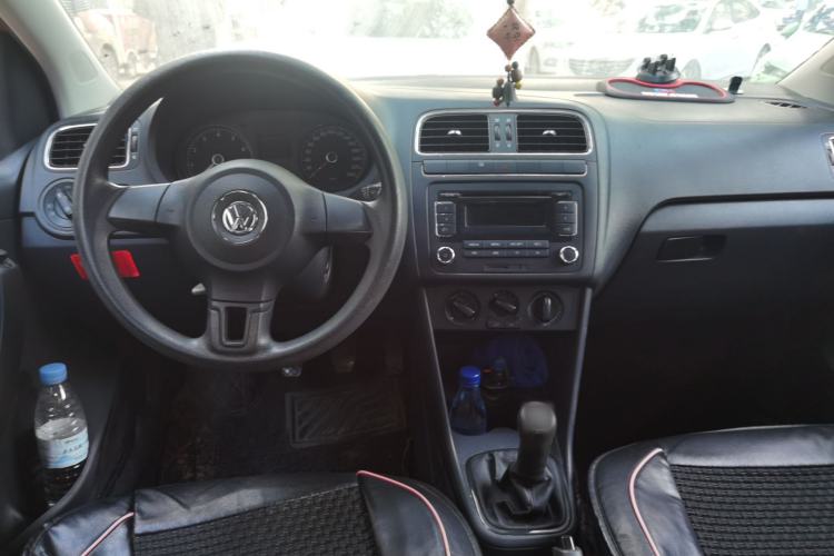 Used Volkswagen Polo 2011 1.6L Manual ZhiShang Edition Center Console