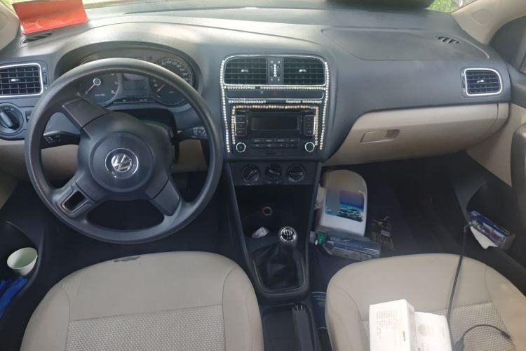 Used Volkswagen Polo 2011 1.6L Manual ZhiShang Edition Center Console