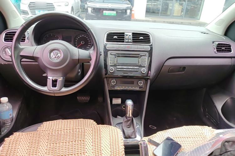 Used Volkswagen Polo 2011 1.6L Automatic ZhiKu Edition Center Console