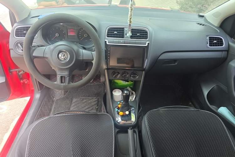 Used Volkswagen Polo 2011 1.6L Automatic ZhiShang Version Center Console