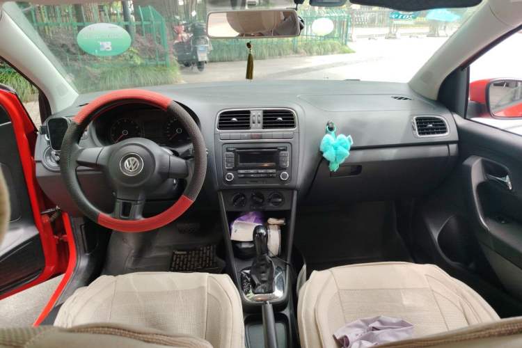 Used Volkswagen Polo 2011 1.6L Automatic ZhiShang Version Center Console