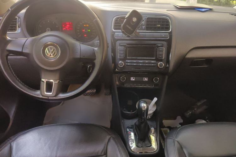Used Volkswagen Polo 2011 1.4L Automatic ZhiCool Edition Center Console