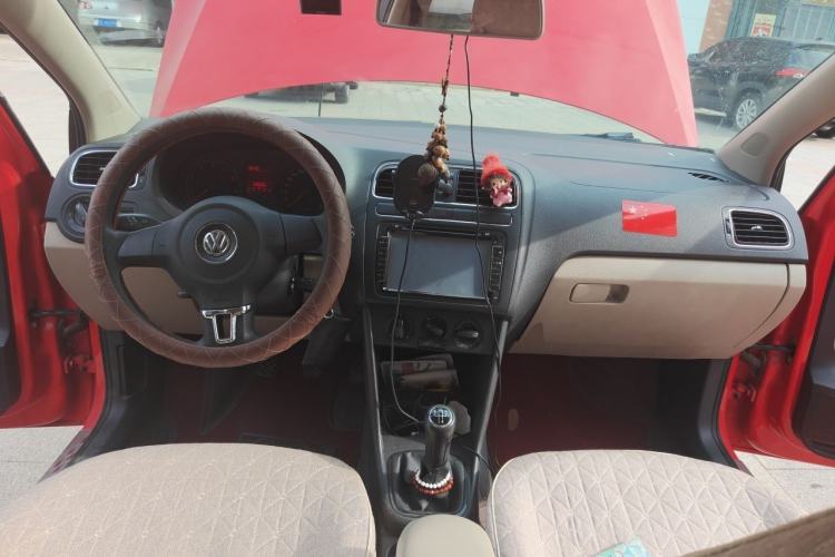 Used Volkswagen Polo 2011 1.4L Manual ZhiShang Edition Center Console
