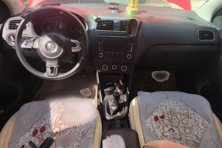 Used Volkswagen Polo 2011 1.6L Manual ZhiShang Edition Center Console