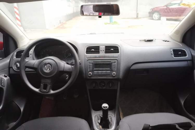Used Volkswagen Polo 2011 1.6L Manual ZhiShang Edition Center Console