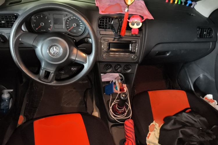 Used Volkswagen Polo 2011 1.4L Manual ZhiLe Edition Center Console