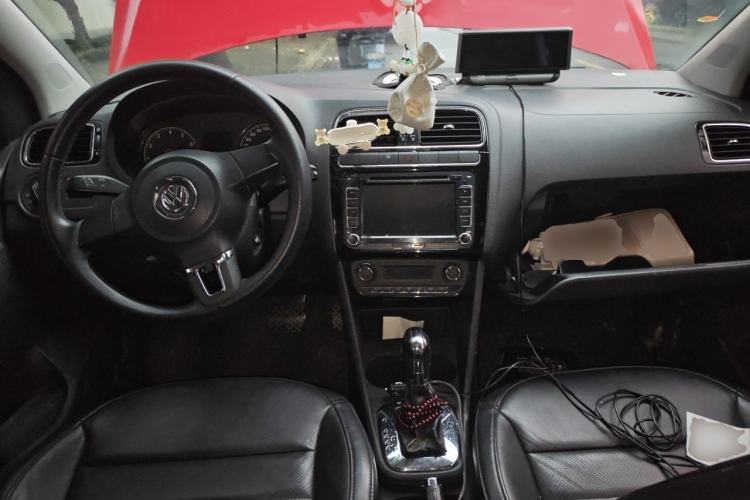 Used Volkswagen Polo 2011 1.4L Automatic ZhiCool Edition Center Console