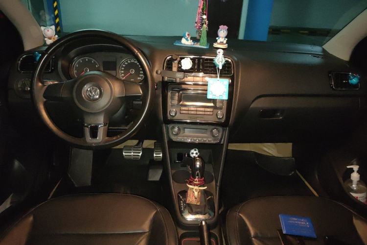 Used Volkswagen Polo 2011 1.6L Automatic ZhiKu Edition Center Console