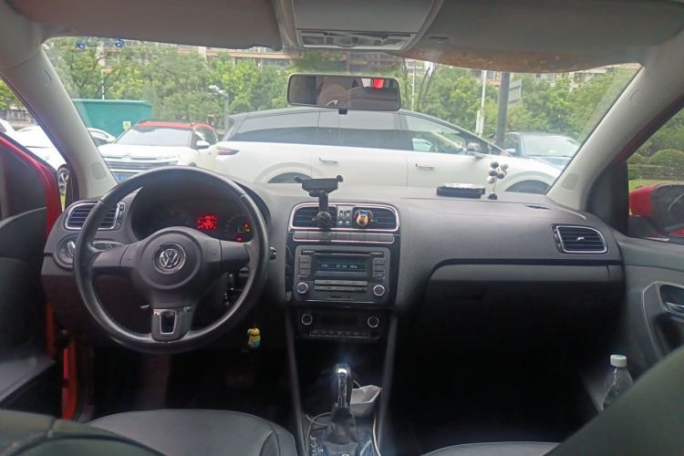 Used Volkswagen Polo 2011 1.6L Automatic ZhiKu Edition Center Console