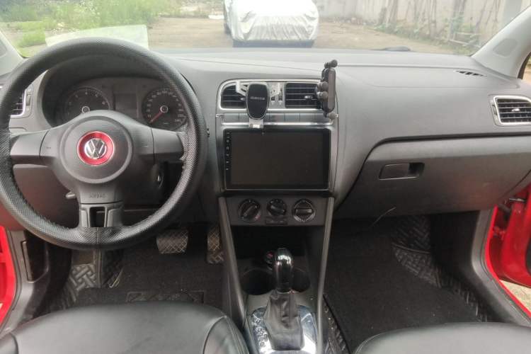 Used Volkswagen Polo 2011 1.6L Automatic ZhiShang Version Center Console