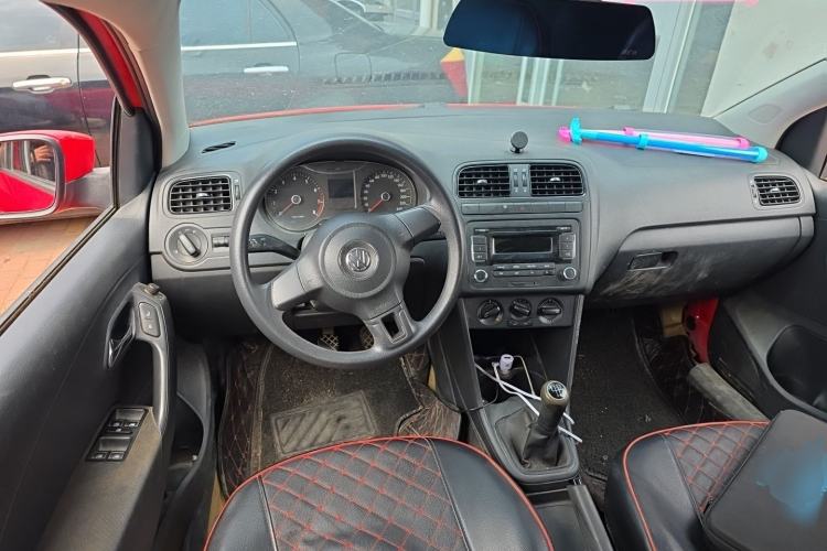 Used Volkswagen Polo 2011 1.4L Manual ZhiLe Edition Center Console